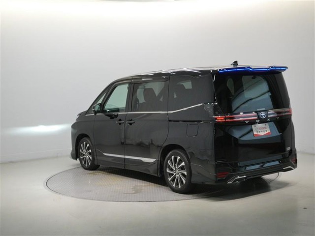 Toyota Voxy 5