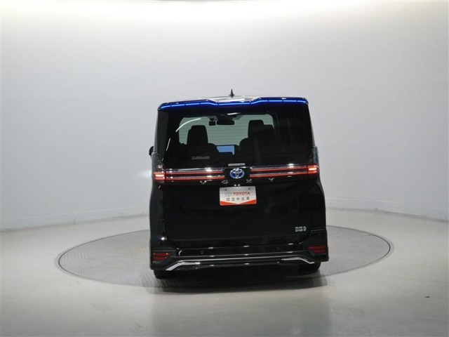 Toyota Voxy 6