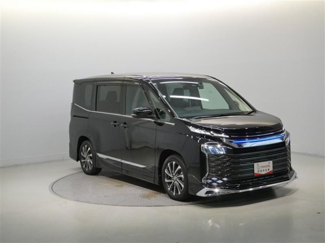 Toyota Voxy 9