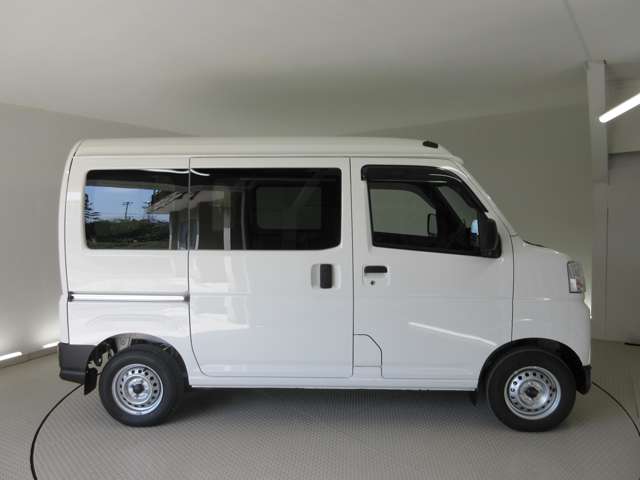 Daihatsu Hijet Cargo 4