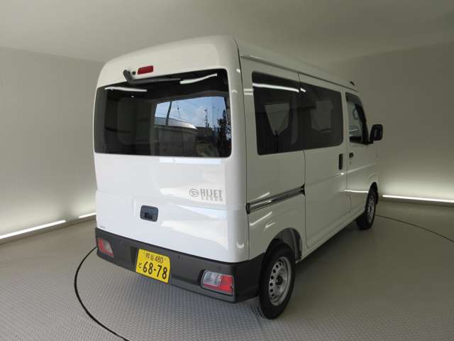 Daihatsu Hijet Cargo 5