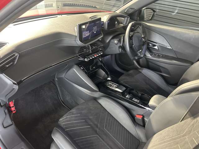 Peugeot SUV 2008 4