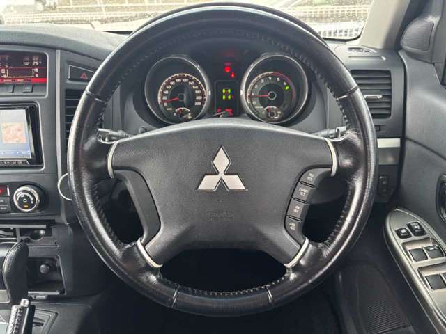 Mitsubishi Pajero 11