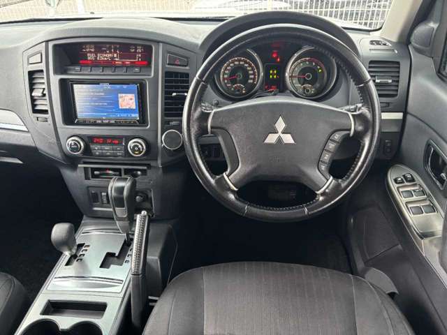 Mitsubishi Pajero 8