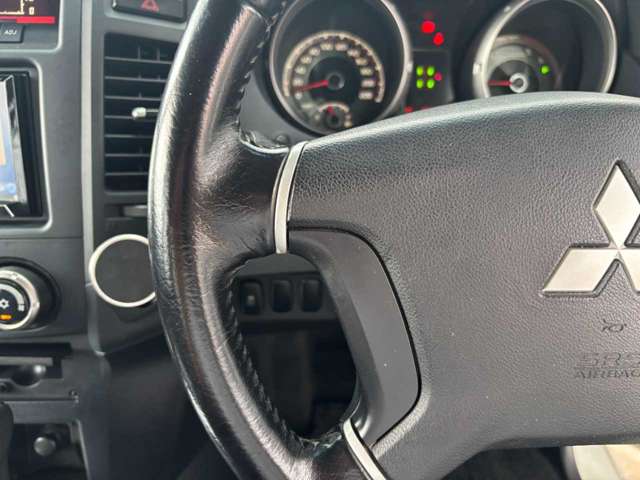 Mitsubishi Pajero 10