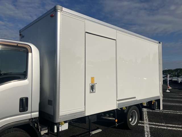 Isuzu Elf 12