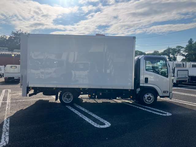 Isuzu Elf 4