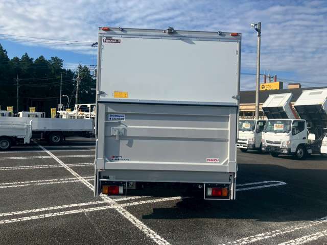 Isuzu Elf 6
