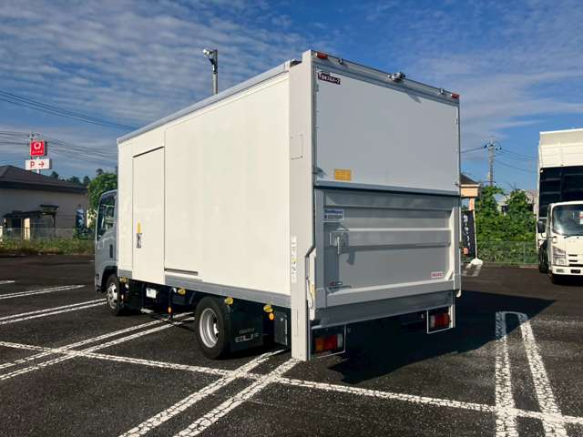 Isuzu Elf 7