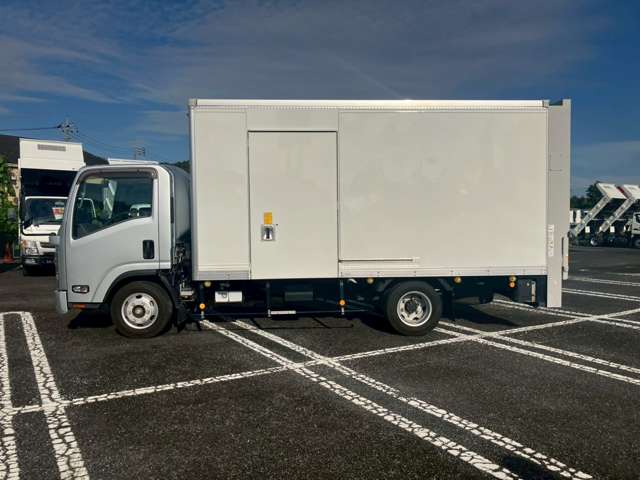 Isuzu Elf 8
