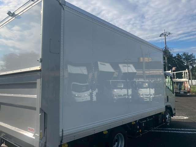 Isuzu Elf 10
