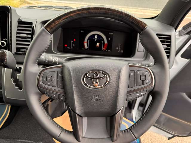 Toyota Hiace Van 11