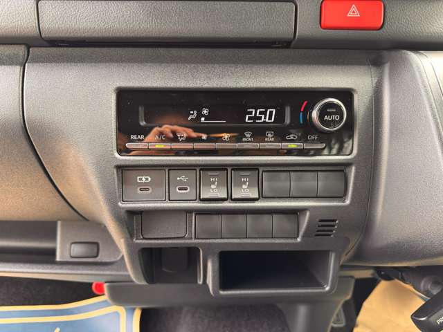 Toyota Hiace Van 12