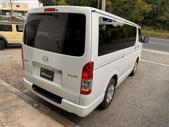 Toyota Hiace Van 4