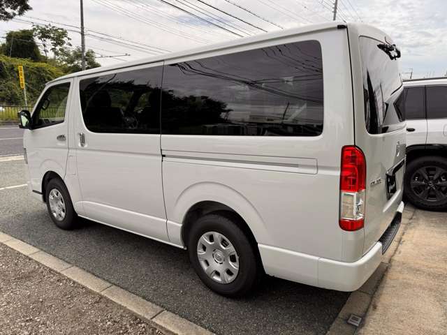 Toyota Hiace Van 5