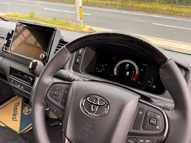 Toyota Hiace Van 10