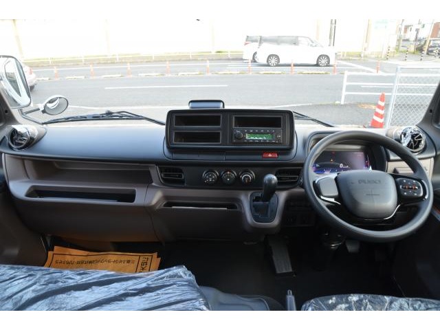 Mitsubishi Fuso Canter 9