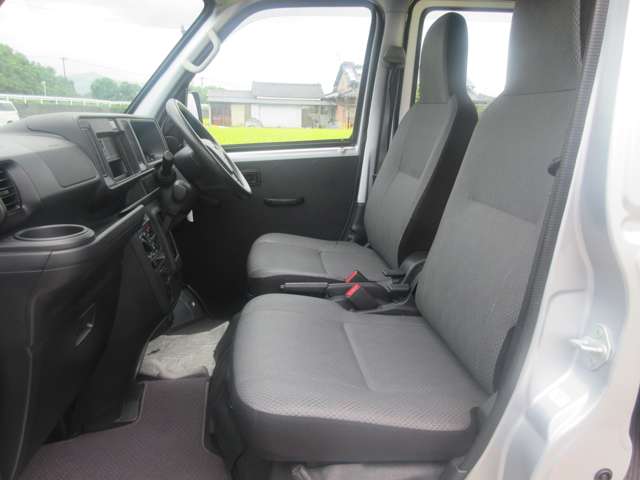 Daihatsu Hijet Cargo 11
