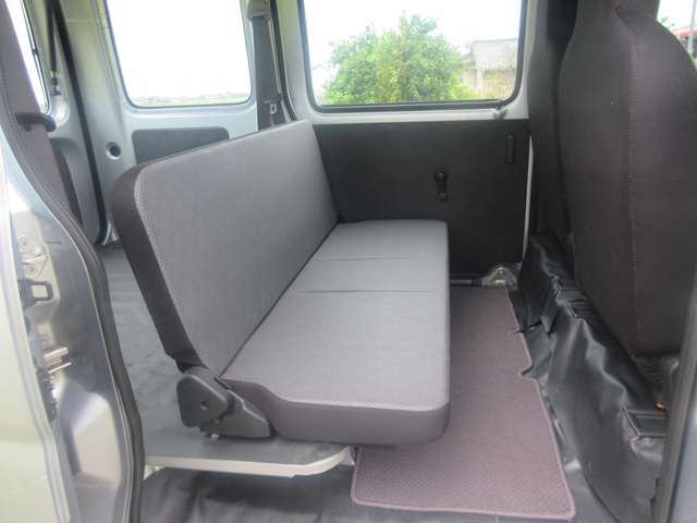 Daihatsu Hijet Cargo 12