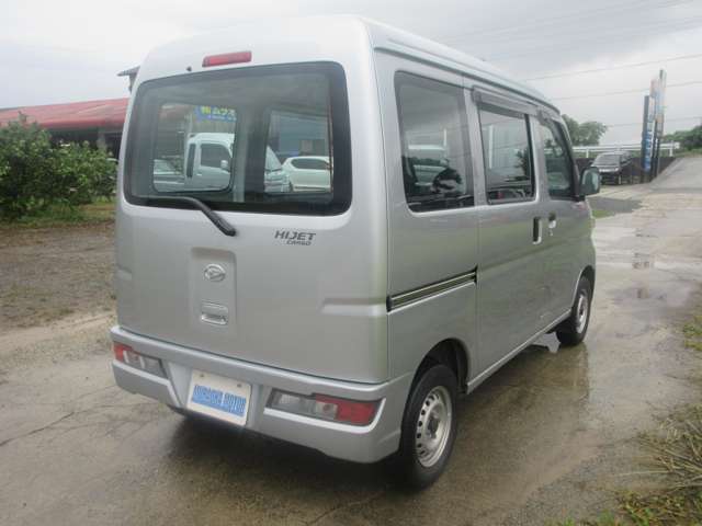 Daihatsu Hijet Cargo 6
