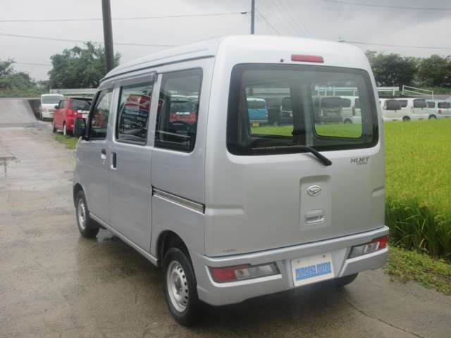 Daihatsu Hijet Cargo 7