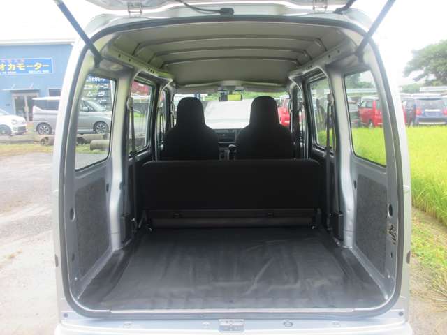 Daihatsu Hijet Cargo 8