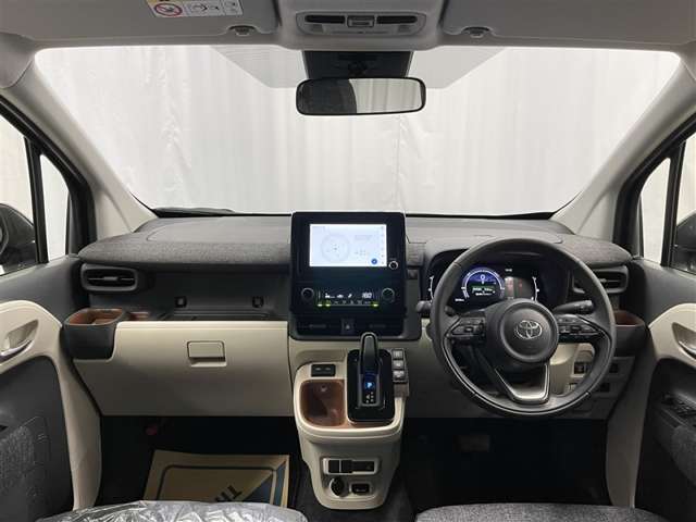 Toyota Sienta 5