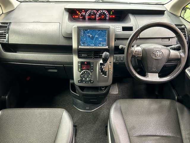 Toyota Voxy 5