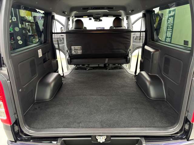 Toyota Hiace Van 11