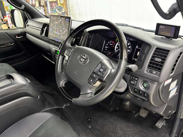 Toyota Hiace Van 3