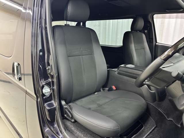 Toyota Hiace Van 4