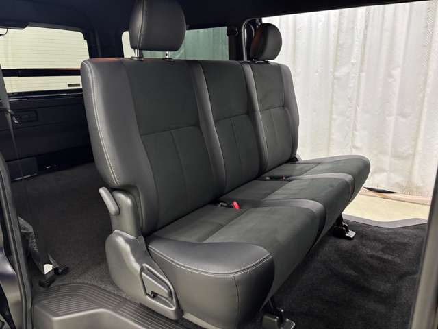 Toyota Hiace Van 7