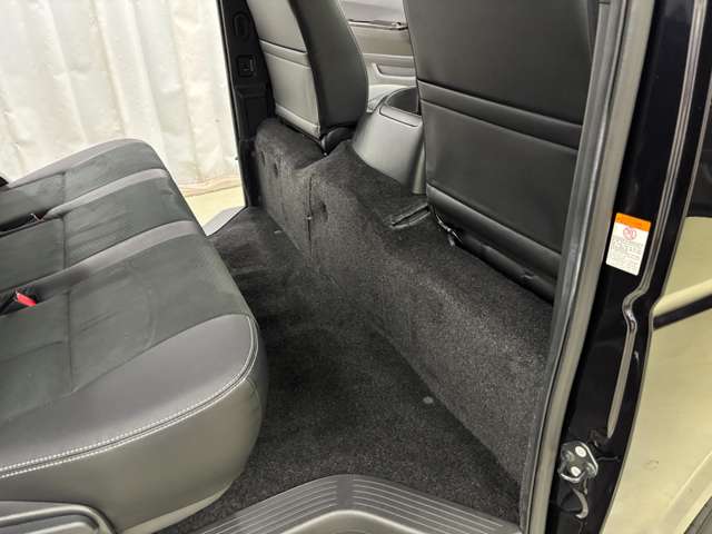 Toyota Hiace Van 8