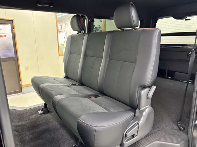 Toyota Hiace Van 9