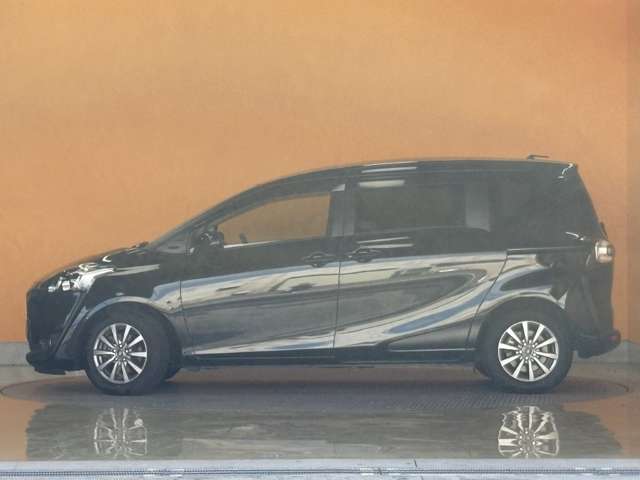 Toyota Sienta 6