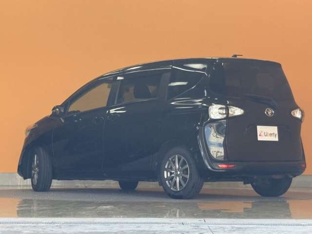 Toyota Sienta 7