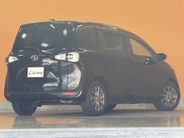 Toyota Sienta 9