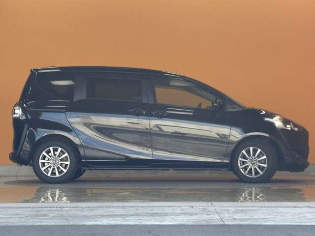 Toyota Sienta 10