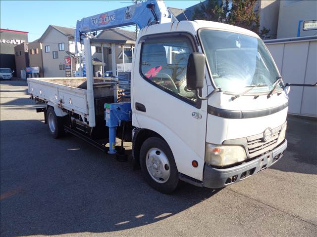Hino Dutro 3
