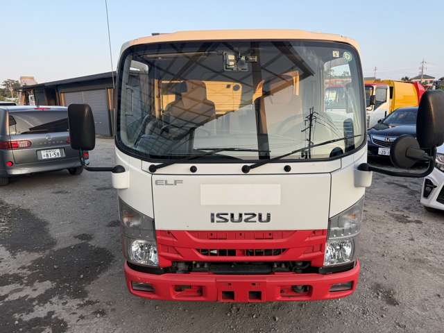 Isuzu Elf 7