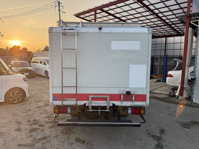 Isuzu Elf 10