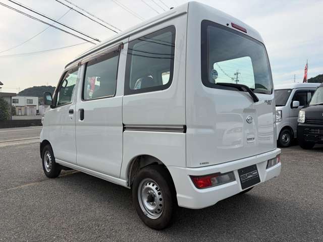 Daihatsu Hijet Cargo 6
