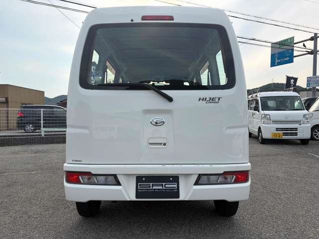 Daihatsu Hijet Cargo 7