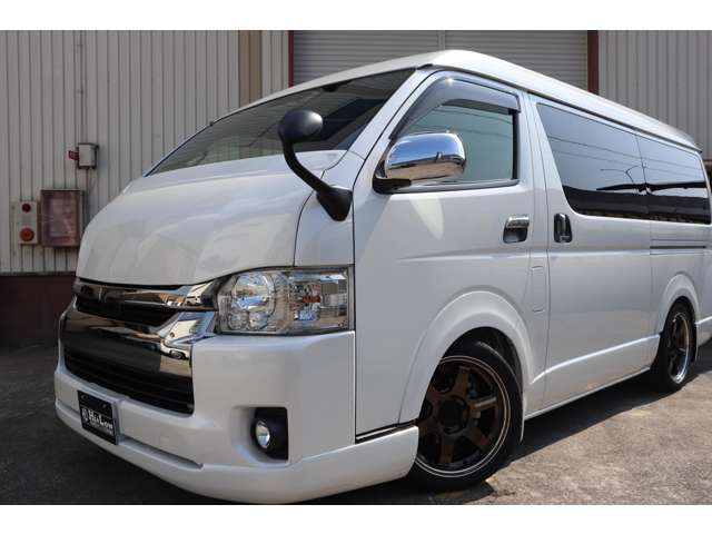 Toyota Hiace Van 4