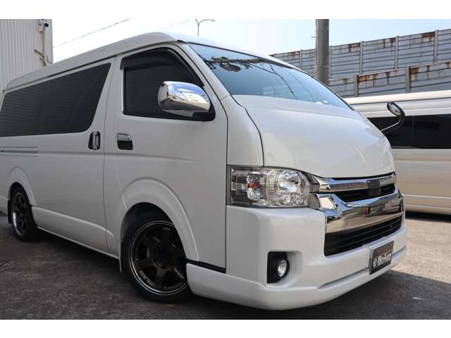Toyota Hiace Van 6