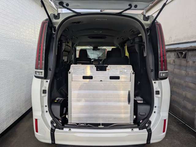 Toyota Noah 2