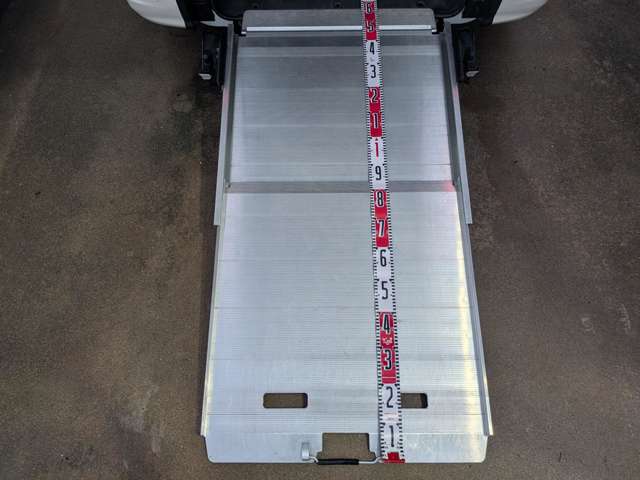Toyota Noah 8