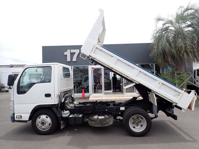 Isuzu Elf 12