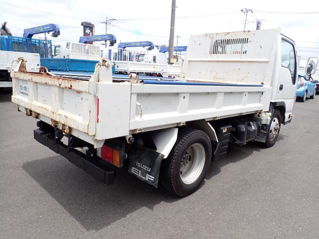 Isuzu Elf 7