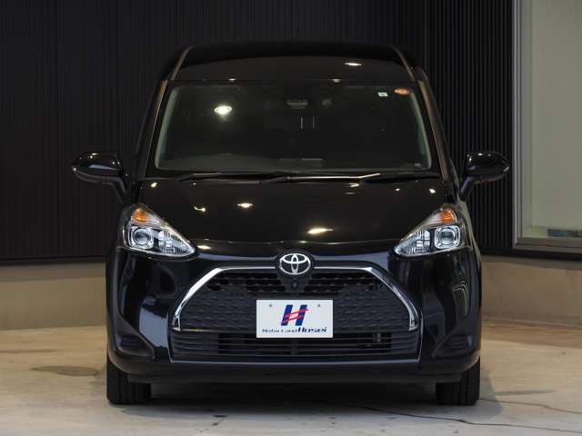Toyota Sienta 3